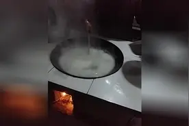 农村大妈教你手工制作纯天然四川凉粉，四川人都喜欢