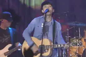 赵雷《我们的时光》高清现场，原来这首歌是为厦门写的！视频封面