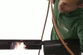 国外小哥演示标准的电缆接线方式,真是够复杂的