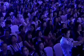 孙俪讲述儿子的梦想，台下的马云坐不住了视频封面