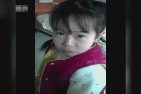 小萝莉含泪背乘法口诀，这妈妈也够“恨”的啦