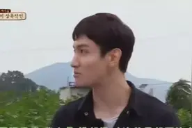 东团昌珉说自己不喜欢和人沟通，更喜欢一个人待着