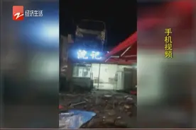 不可思议！小货车飞上屋顶视频封面