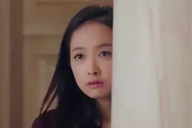 男子被前女友亲了，脸上带着口红印来跟自己喜欢的人聊，招到嫌弃