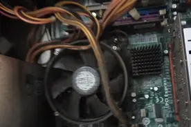 国丰：电脑有灰尘引起的不开机，国丰教你内存条的正确清理方式