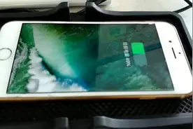 给iPhone6s装了一个无线充电模块，感觉还能用两年视频封面
