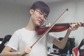 Faker世界赛失利改行当音乐家，把小提琴拉成二胡教练都看不下去