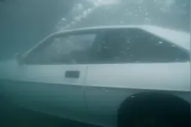 水陆两栖汽车会是真的吗？这辆能潜水的汽车，比潜水艇都厉害！视频封面