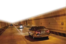 长安无人驾驶车穿过亚洲第一长隧道 今起提速测试图片