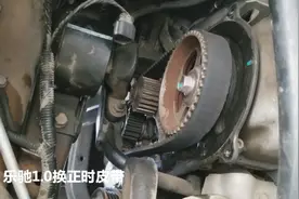 难道要过年了？路边修车店，小小乐驰换正时皮带收200元工时费？视频封面