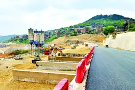 凯雷高速西江服务区互通连接线提前半月贯通图片