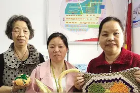 300张废旧刮刮乐能做什么?她用彩票折出了美天鹅图片