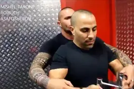 两位肌肉型男，真正的形影不离，洗澡睡觉都一起视频封面