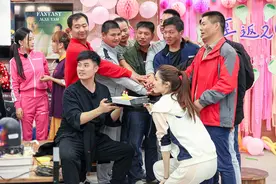 《青春旅社》王源李小璐唱老歌 圆梦中国空降兵图片