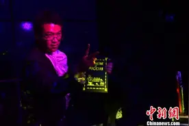 走近甘肃“90后”魔术师：苦练技巧 传递快乐图片