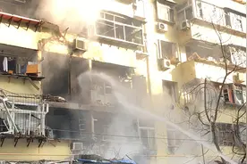 现场｜济南青后小区发生爆炸 事故造成4人受伤 1人失联视频封面