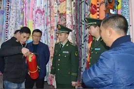 兴仁县政府副县长陈刚带队深入家居服装销售店开展消防安全检查图片