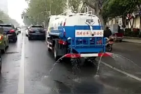 下雨天洒水 你这是几个意思？图片