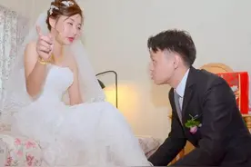 新加坡新人婚礼囧照 新娘斜眼新郎灵异风格图片