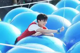 吴磊卖力圈粉，虽像翻版《奔兄》 但这个节目比撕逼和假笑更好看图片