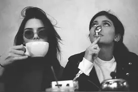 素人认真凹起造型，超模都压力山大图片