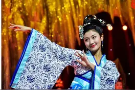 打望美女：中俄蒙国际选美大赛民族服饰之中国选手图片