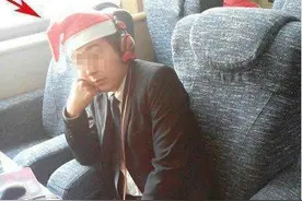 搞笑：听说下雨天孤男和寡女更配哦，一起纵享湿滑图片