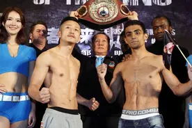 拳击——邹市明进行赛前称重图片