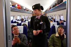 “高铁”美女乘务组：天天如春运 时时暖人心图片