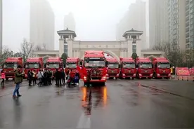 就这样抱得新娘归！谁说卡车司机不懂浪漫？图片