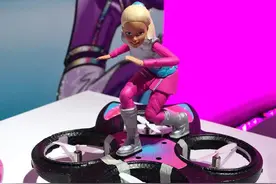 会飞的芭比娃娃你见过么？图片