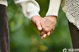 为老人设计的智能手环，儿女再也不怕家里老人走失图片