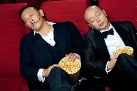 葛优泥菩萨过河自身难保的时候，还帮了姜文一把，葛大爷好人啊！图片