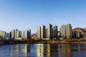 他们披星戴月 只为头顶那片蓝天图片