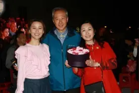 无线盆菜宴 62岁陈荣峻求婚成功图片