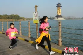 江苏泰州首场国际半程马拉松赛开跑(组图)图片