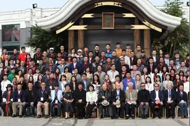 份量不轻的合影相片—记第二届华语学术盛典图片