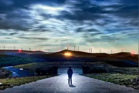 “飞碟”和忘不掉的过去 保加利亚冰峰纪念碑图片