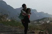 今生我的背就是你的腿，贵州这对小夫妻，诠释了爱情最暖的样子图片