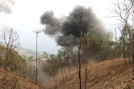 排雷③｜排雷兵与死神较量的日常：世界最危险雷场只能靠人工图片