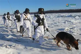 中俄界江上巡逻是啥体验？我边防官兵踏冰卧雪图片