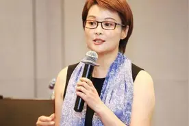 《检察日报》批浙江卫视，袁立自费给剧组员工发红包，她能赢吗？图片