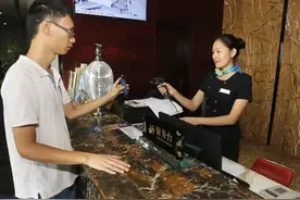 南宁市民，你们的支付宝有电子身份证啦！入住酒店再也不用担心忘带身份证！图片