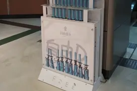 广佛地铁推出共享雨伞服务图片