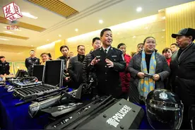 “公安分局局长热线”走进黄陂区，长江新城区域户口迁移成热点图片