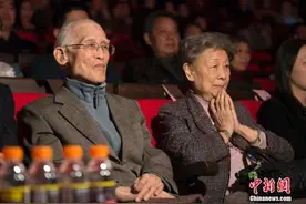 余光中与妻子结婚61年 两人相知相惜互信互补图片