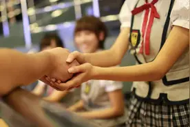 应援团团长卖的SNH48握手会入场券是假的！男子因诈骗罪获刑图片