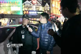 查处非法贩狗摊点 义乌执法直播引千名网友“围观”图片