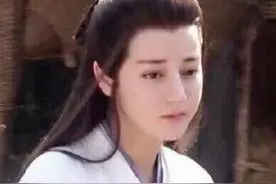 迪丽热巴男装撞脸黄子韬？发呆咬手指尽显呆萌图片