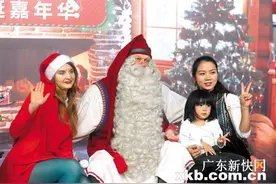 芬兰圣诞老人白云机场派礼物图片